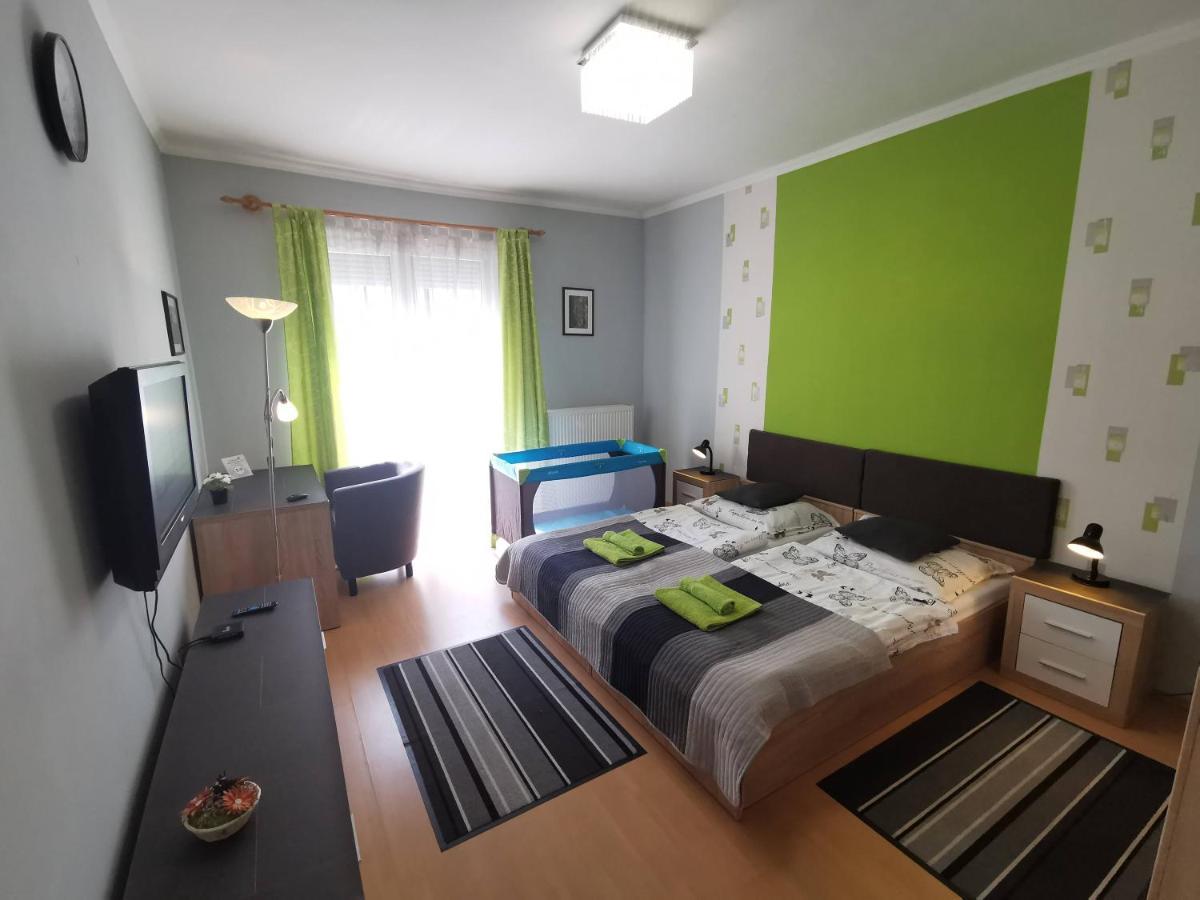 Smart Szallas Apartman Miskolc Esterno foto