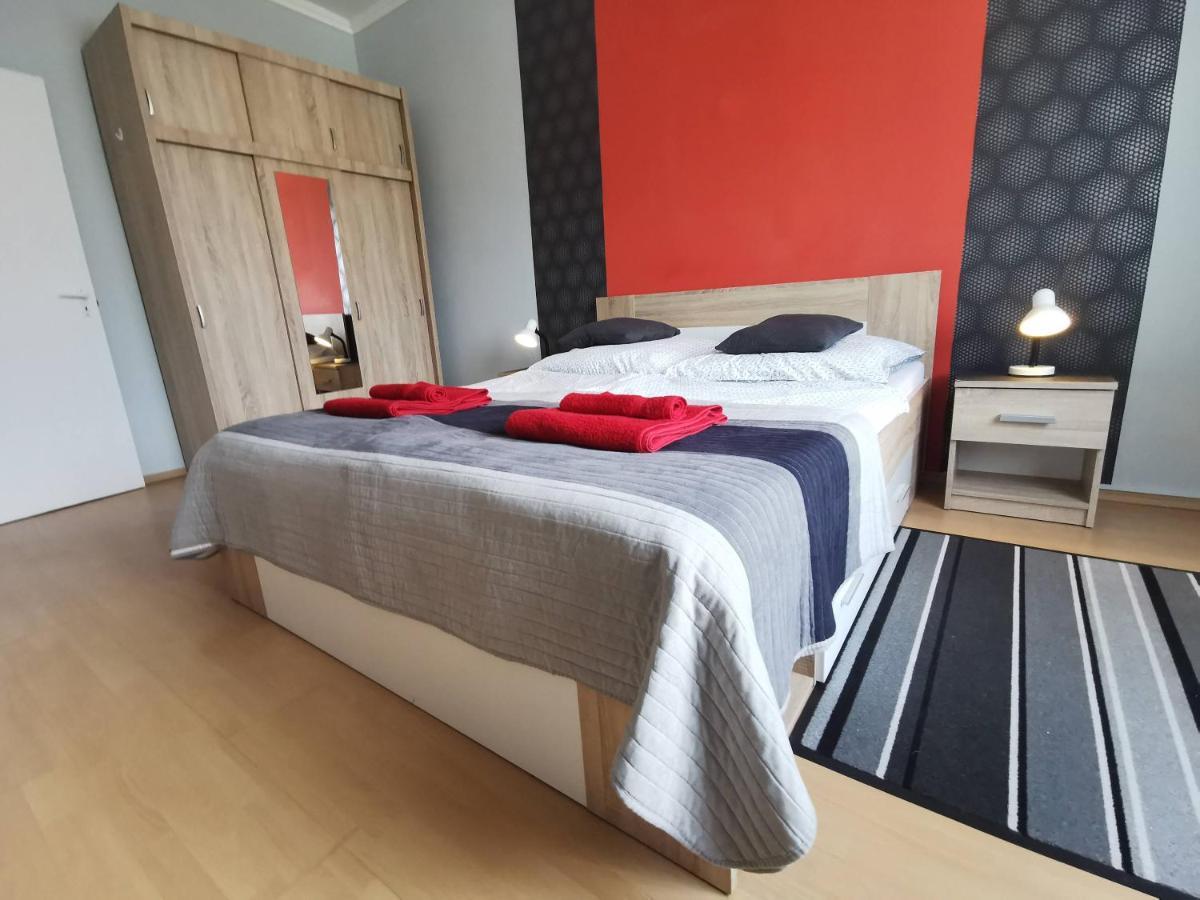 Smart Szallas Apartman Miskolc Esterno foto