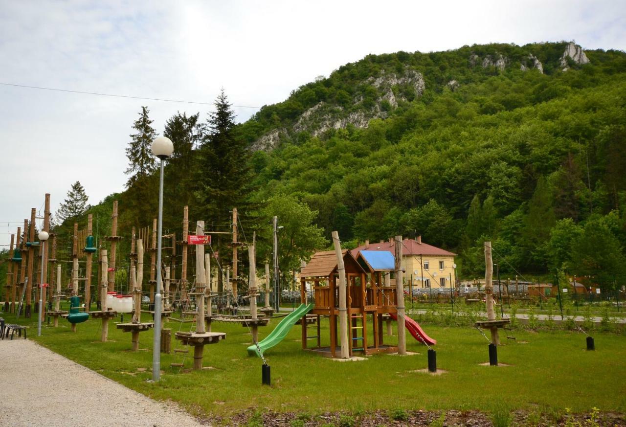 Smart Szallas Apartman Miskolc Esterno foto